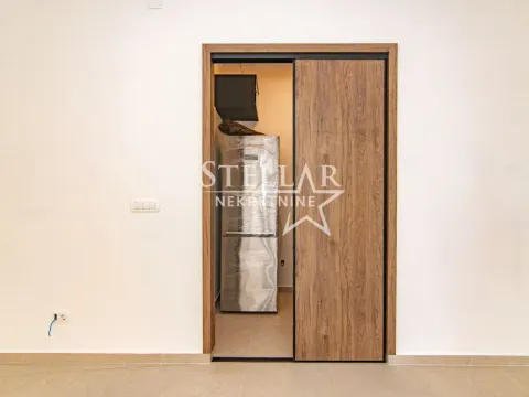 Izdavanje, poslovni prostor, 46m², Pobrežje, Podgorica - image 6