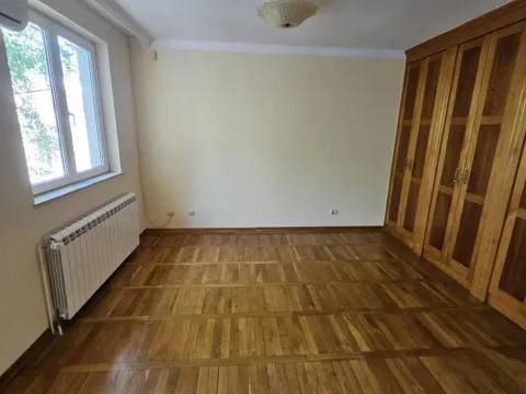 Izdavanje, kuća, 343m², Slavujev Venac, Zvezdara Sve Podlokacije - image 12