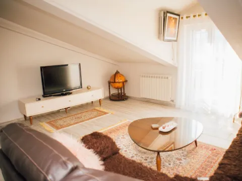Rent, two bedroom apartment, 130m², Kotor, Crna Gora - image 4