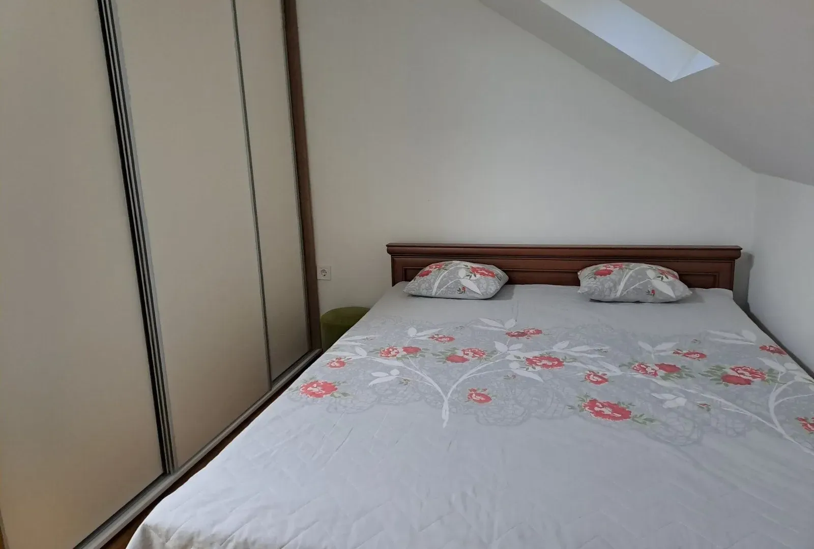 Izdavanje, jednosoban stan, 42m², Zelenika, Podgorica
