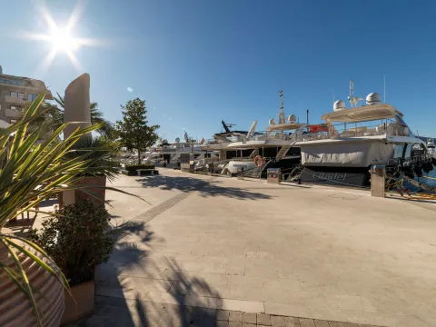 Sale, two bedroom apartment, 140m², Porto Montenegro, Tivat - image 23