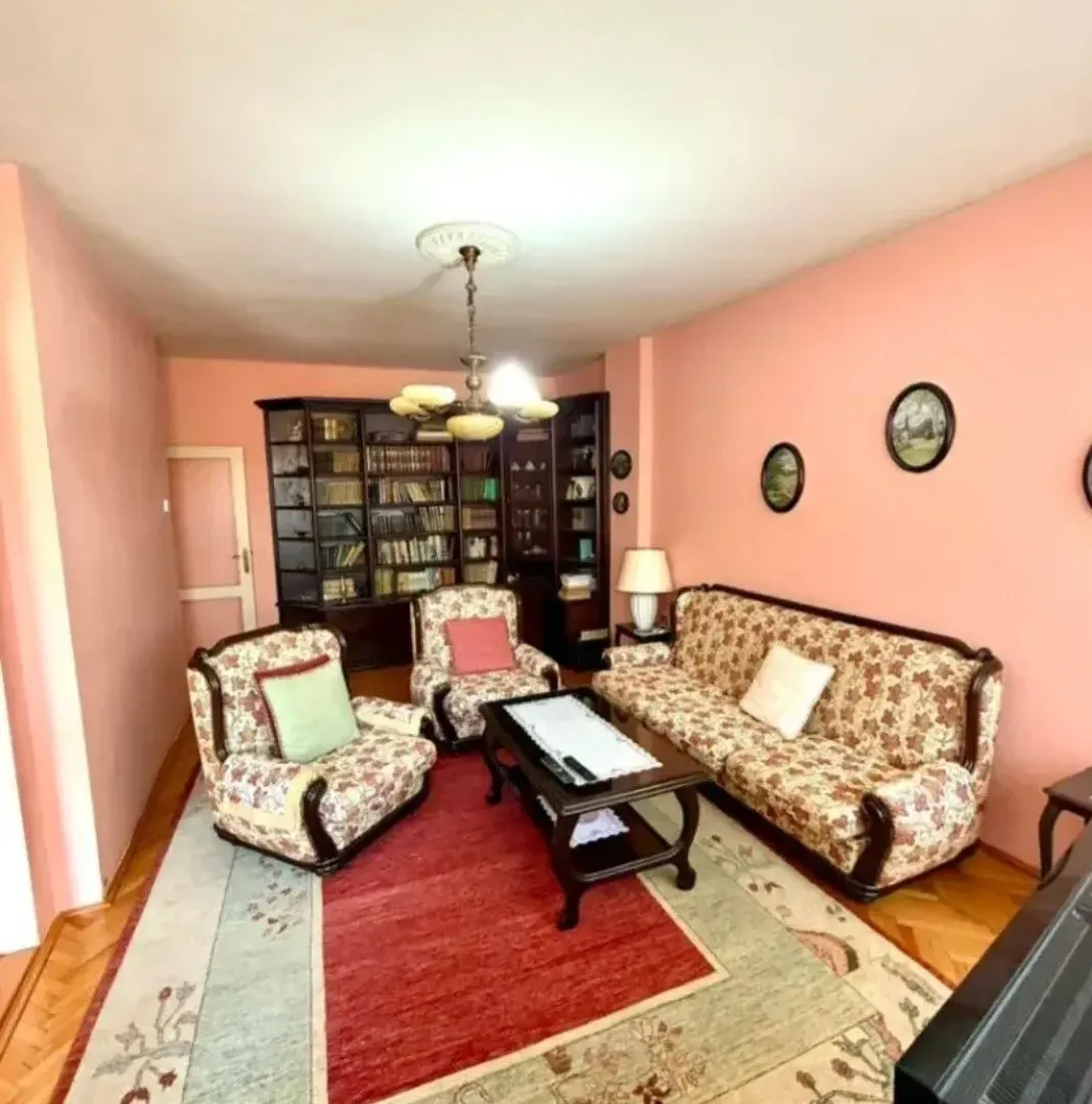 Prodaja, trosoban stan, 100m², Pejton, Podgorica