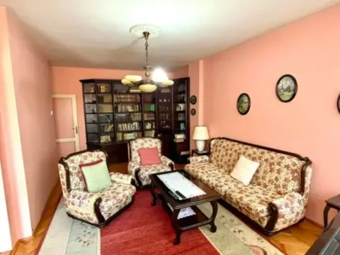 Prodaja, trosoban stan, 100m², Pejton, Podgorica - image 1