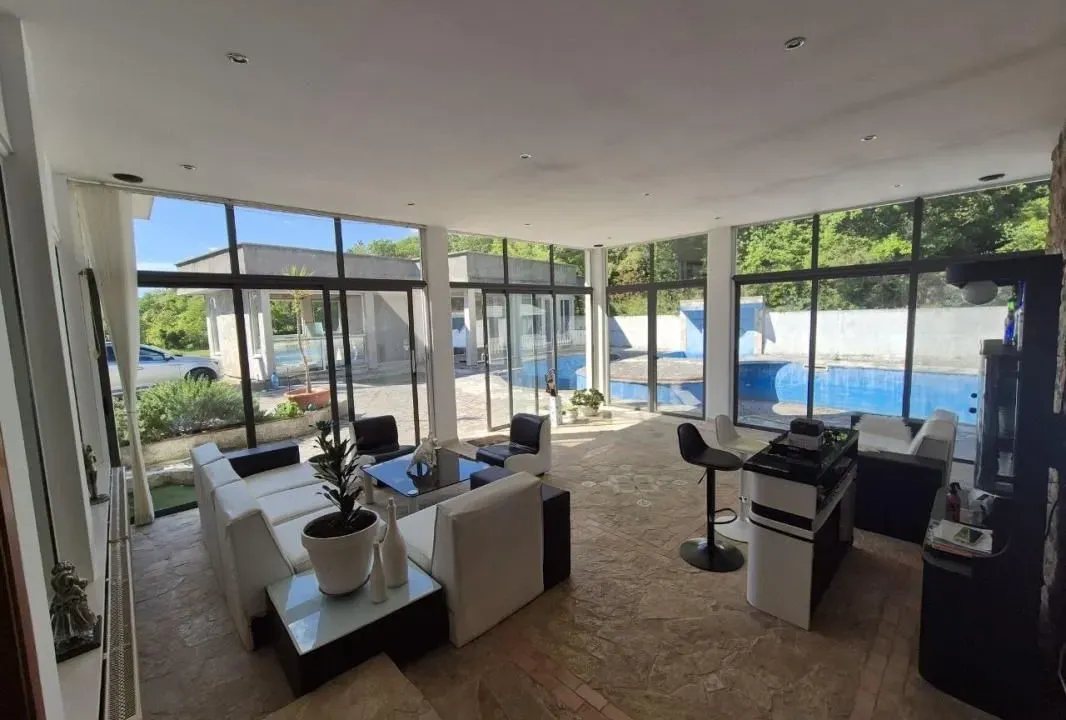 Sale, apartment, 391m², Utjeha, Bar