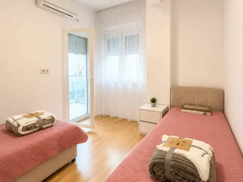 Izdavanje, dvosoban stan, 72m², Blok 9, Podgorica - image 7