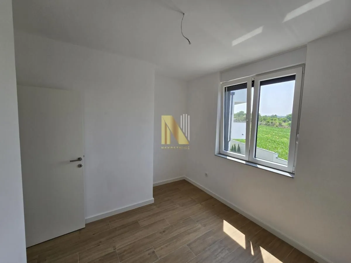 Prodaja, četvorosoban stan, 72m², Karagača, Petrovaradin