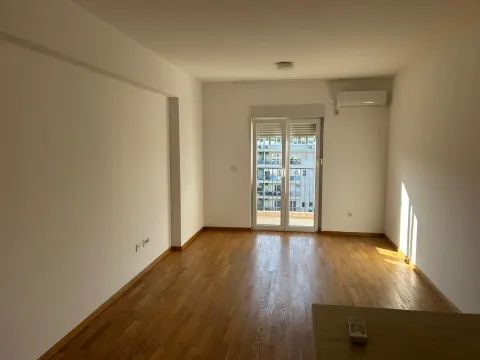 Rent, two bedroom apartment, 65m², Stari Aerodrom, Podgorica - image 6