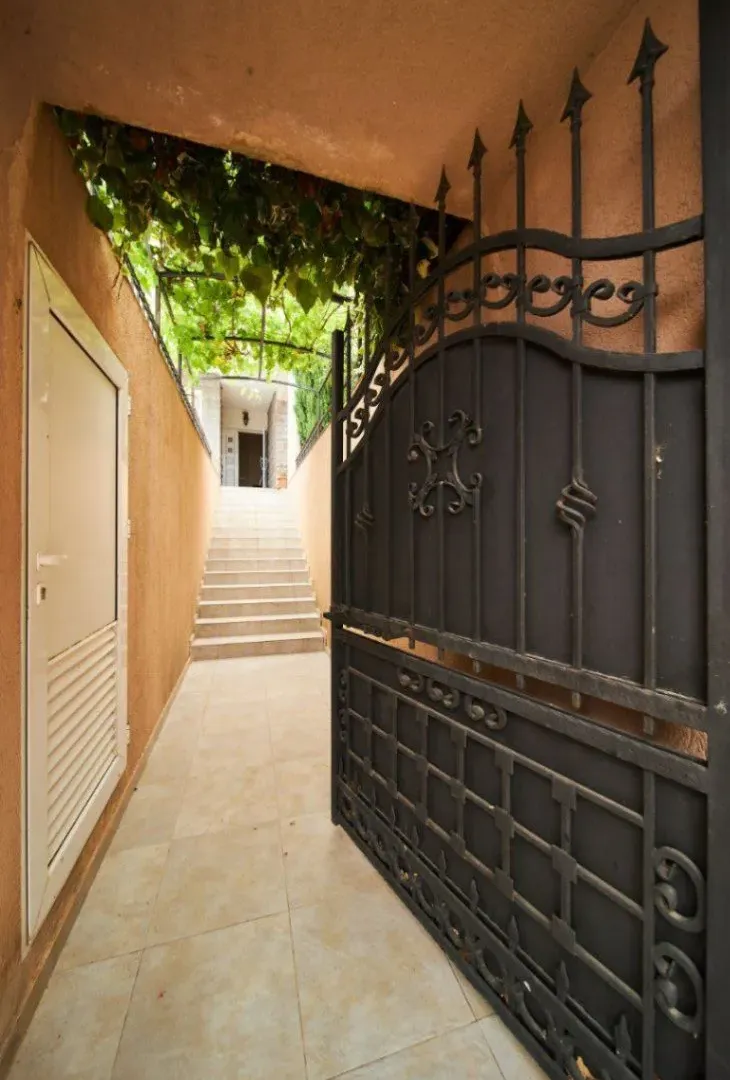 Sale, house, 495m², Ivanovići, Budva