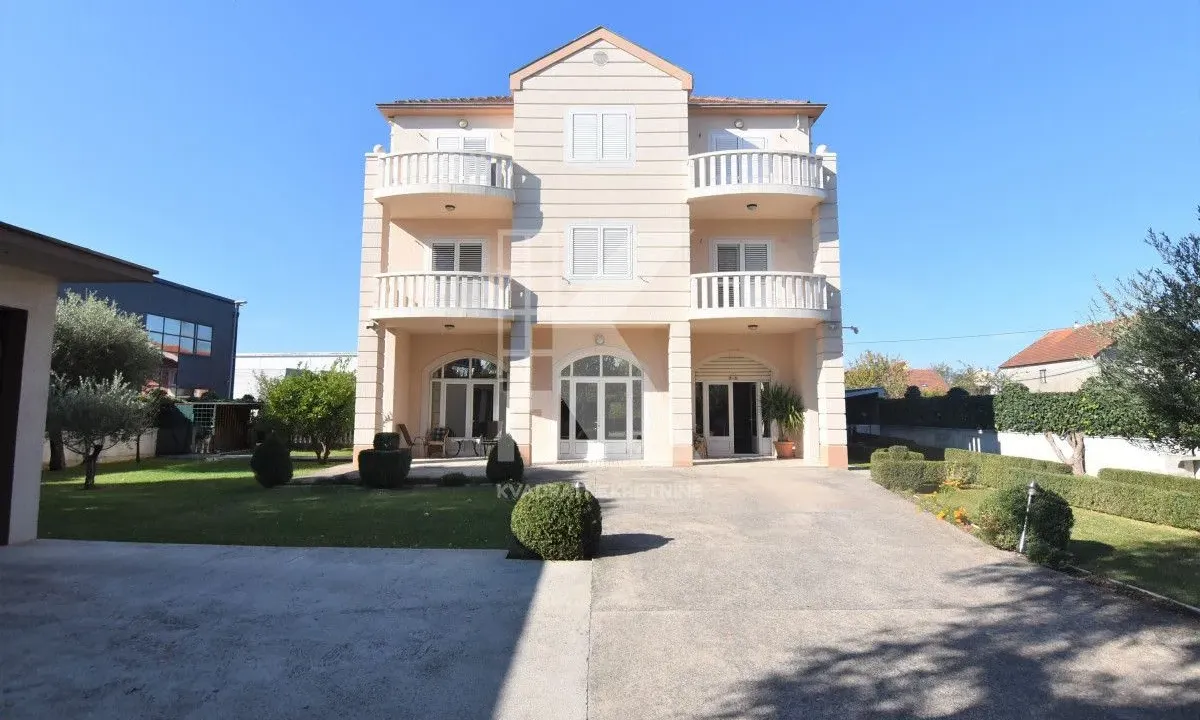 Rent, house, 752m², Zelenika, Podgorica