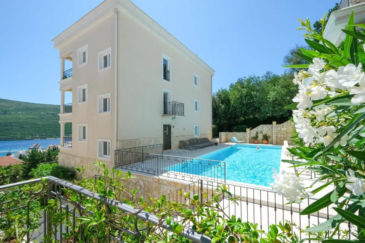 Prodaja, trosoban stan, 166m², Đenovići, Herceg Novi