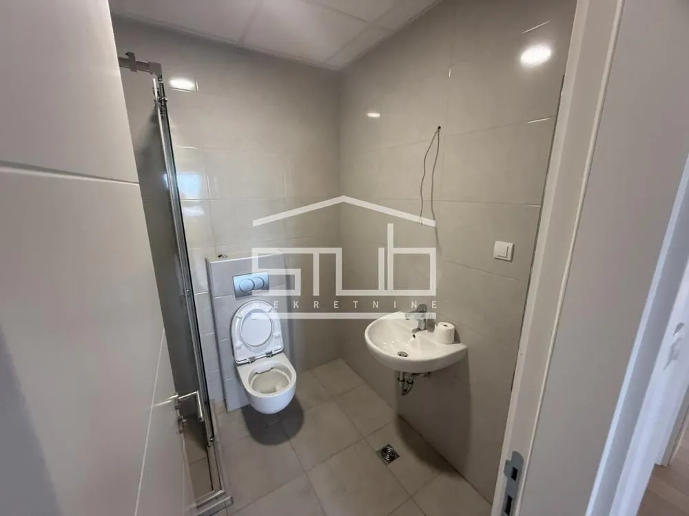 Rent, four bedroom apartment, 172m², Čukarica, Beograd