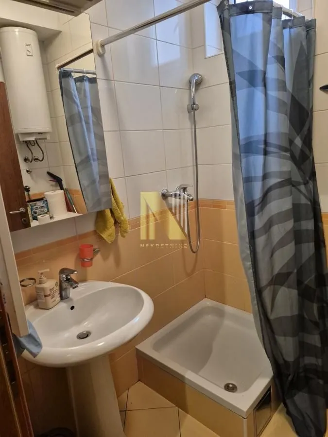Izdavanje, garsonjera, 27m², Grbavica, Novi Sad Sve Podlokacije