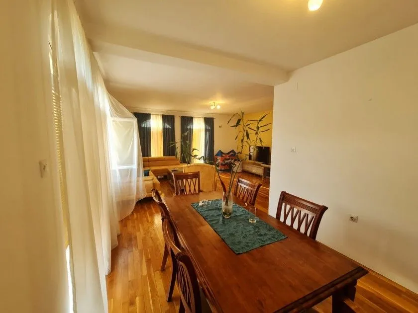 Rent, house, 180m², Tološi, Podgorica