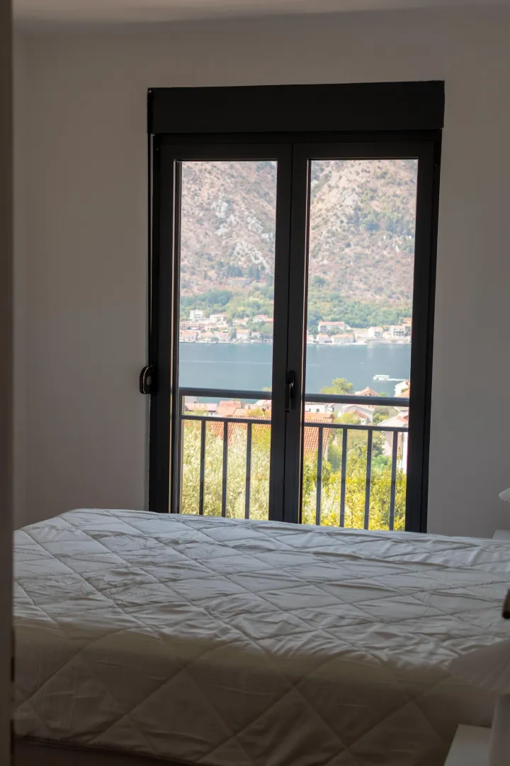 Izdavanje, jednosoban stan, 47m², Dobrota, Kotor