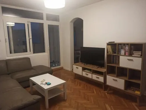 Izdavanje, dvosoban stan, 80m², Blok 6, Podgorica - image 8