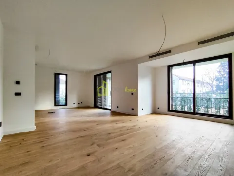 Izdavanje, trosoban stan, 140m², Centar, Podgorica - image 2