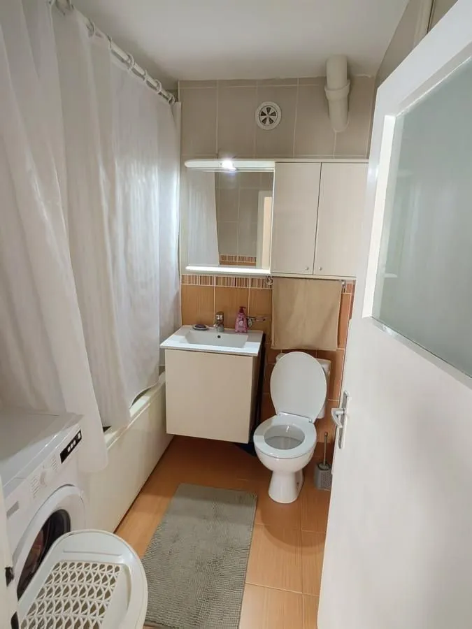 Izdavanje, dvosoban stan, 57m², Medicinski fakultet, Niš