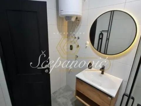 Izdavanje, trosoban stan, 55m², Centar, Novi Sad - image 4