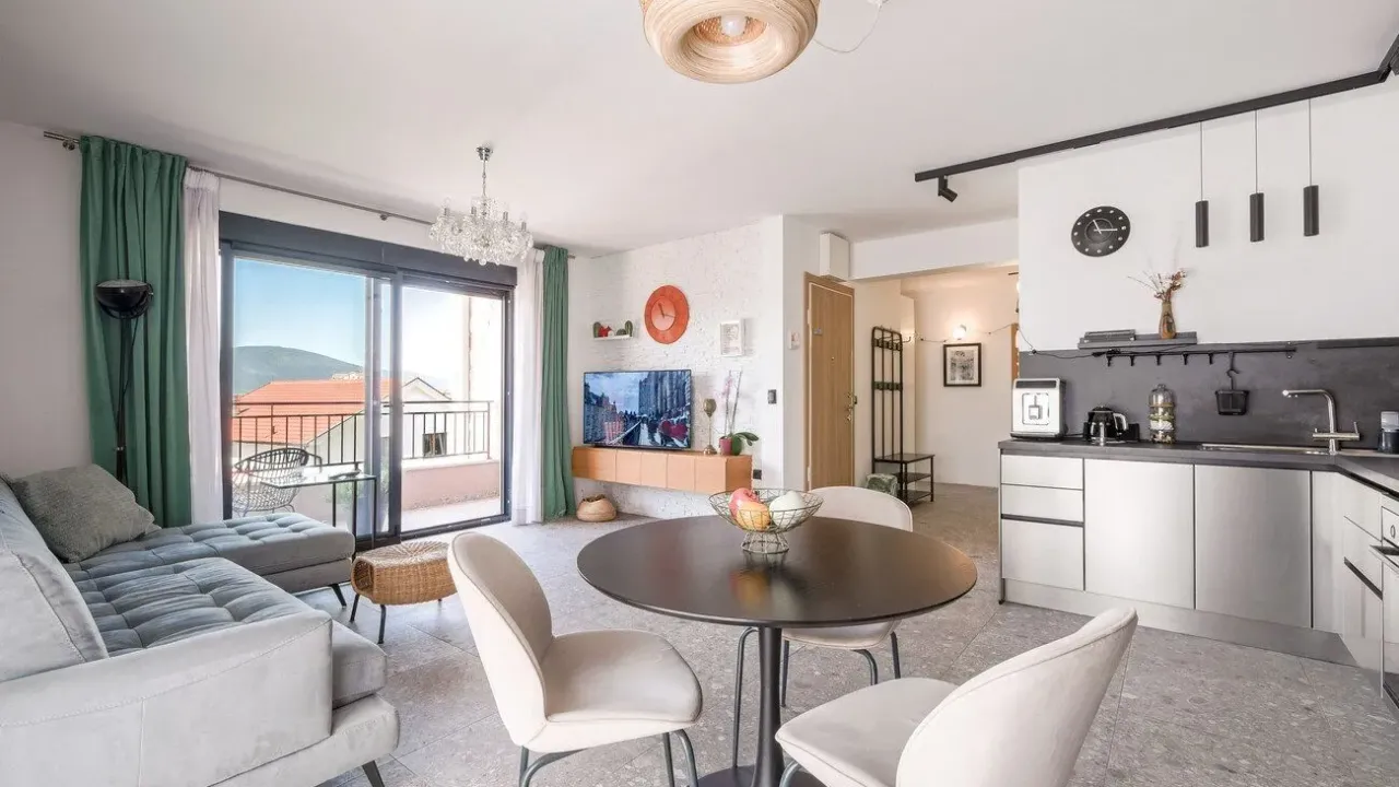 Prodaja, trosoban stan, 77m², Tivat, Crna Gora