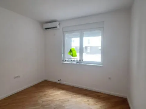 Izdavanje, stan, 27m², Pantelej, Niš