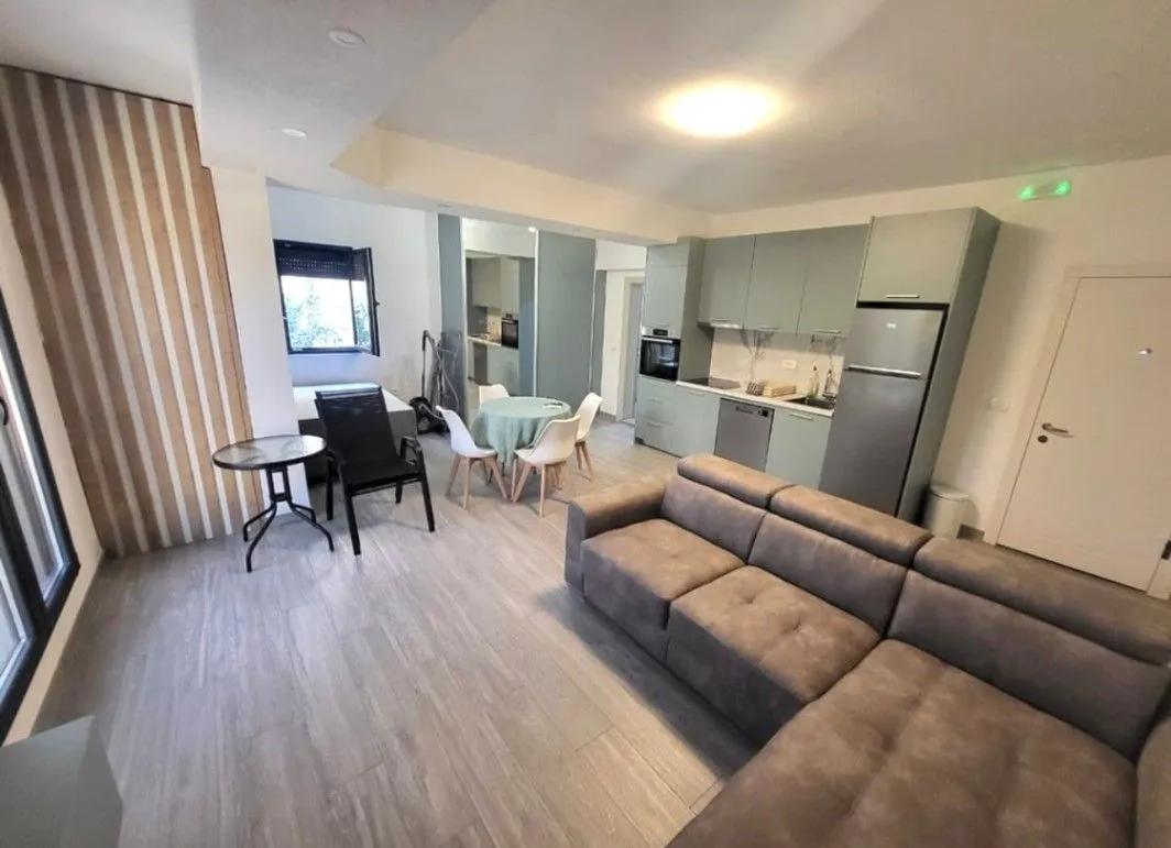 Izdavanje, garsonjera, 40m², Obala Đuraševića, Tivat