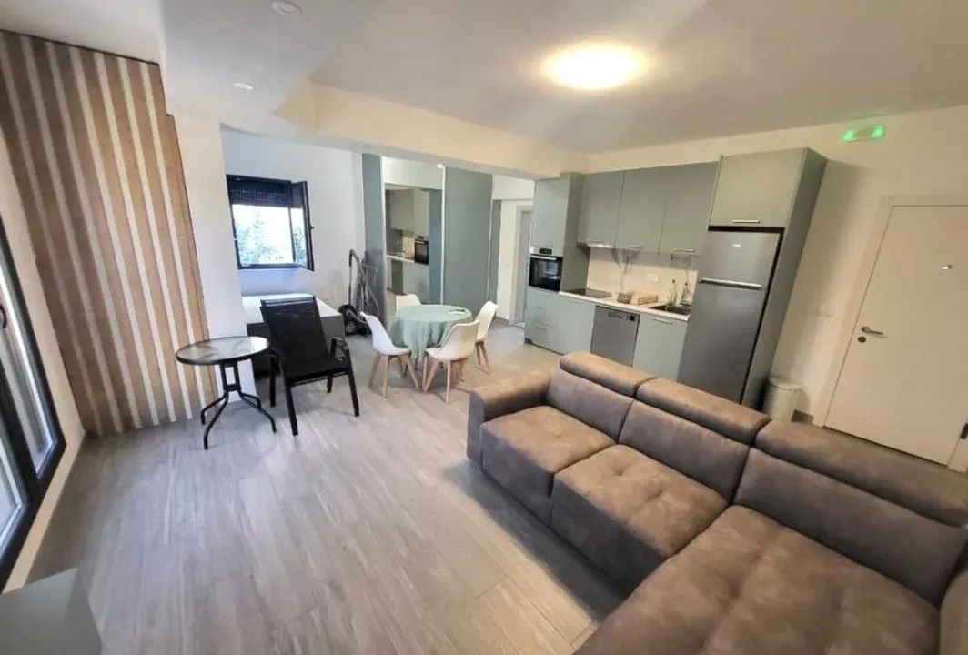 Izdavanje, garsonjera, 40m², Obala Đuraševića, Tivat