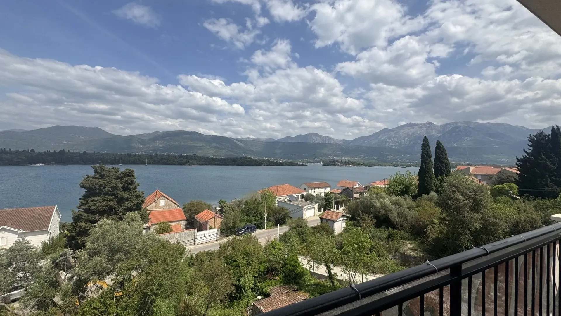 Prodaja, trosoban stan, 100m², Obala Đuraševića, Tivat