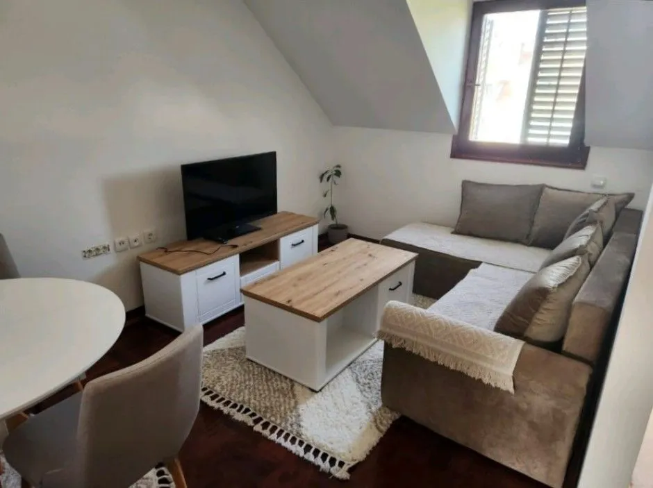 Prodaja, trosoban stan, 57m², Stara varoš, Nikšić