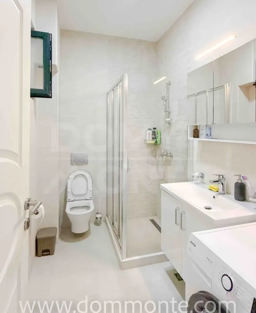 Izdavanje, dvosoban stan, 80m², Tivat, Crna Gora