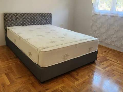 Izdavanje, kuća, 200m², Tološi, Podgorica - image 20