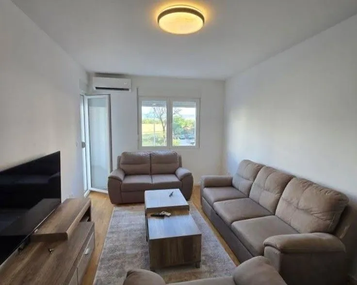 Izdavanje, jednosoban stan, 47m², Stari Aerodrom, Podgorica