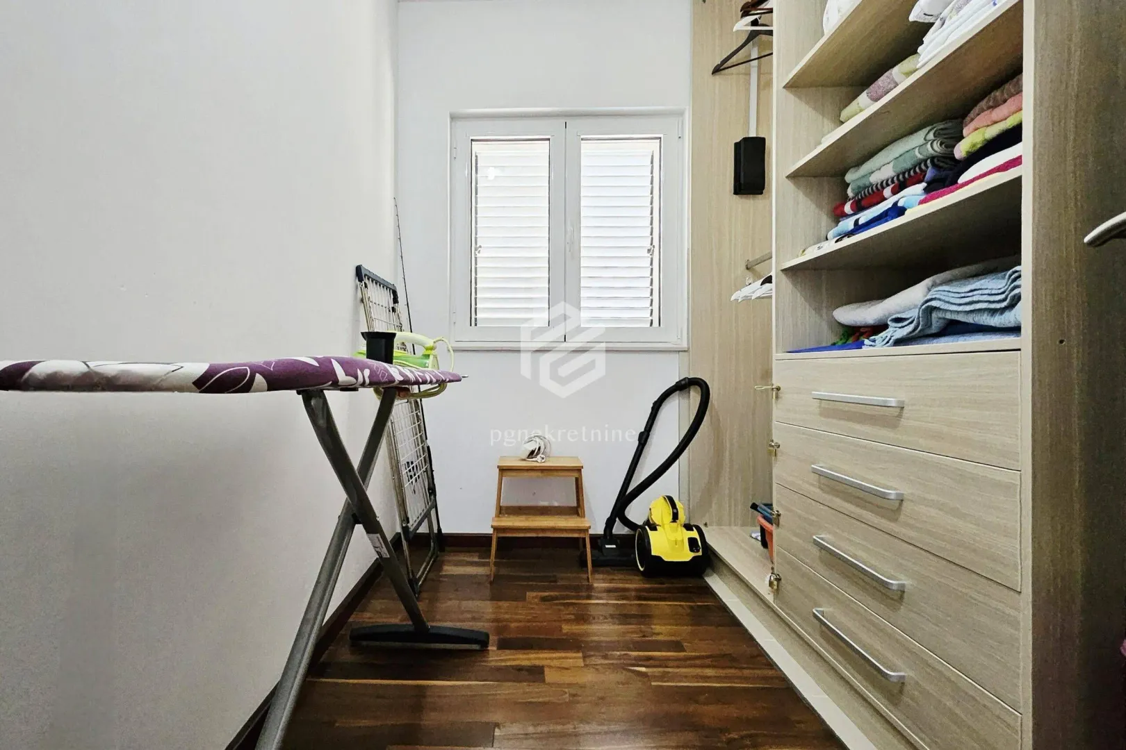 Prodaja, dvosoban stan, 90m², Tivat, Crna Gora