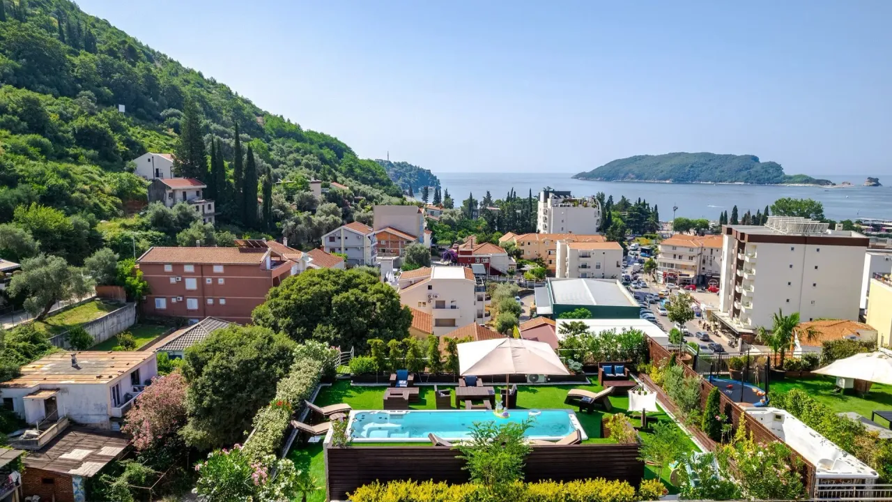 Sale, three bedroom apartment, 400m², Budva, Crna Gora