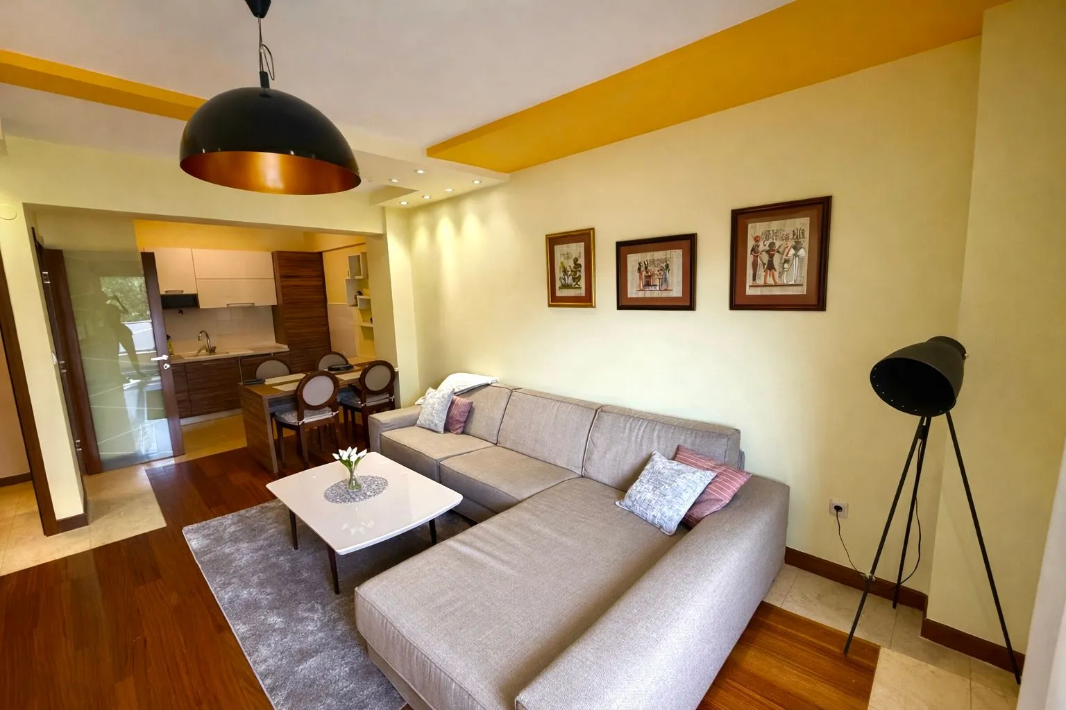 Izdavanje, dvosoban stan, 75m², Centar, Podgorica