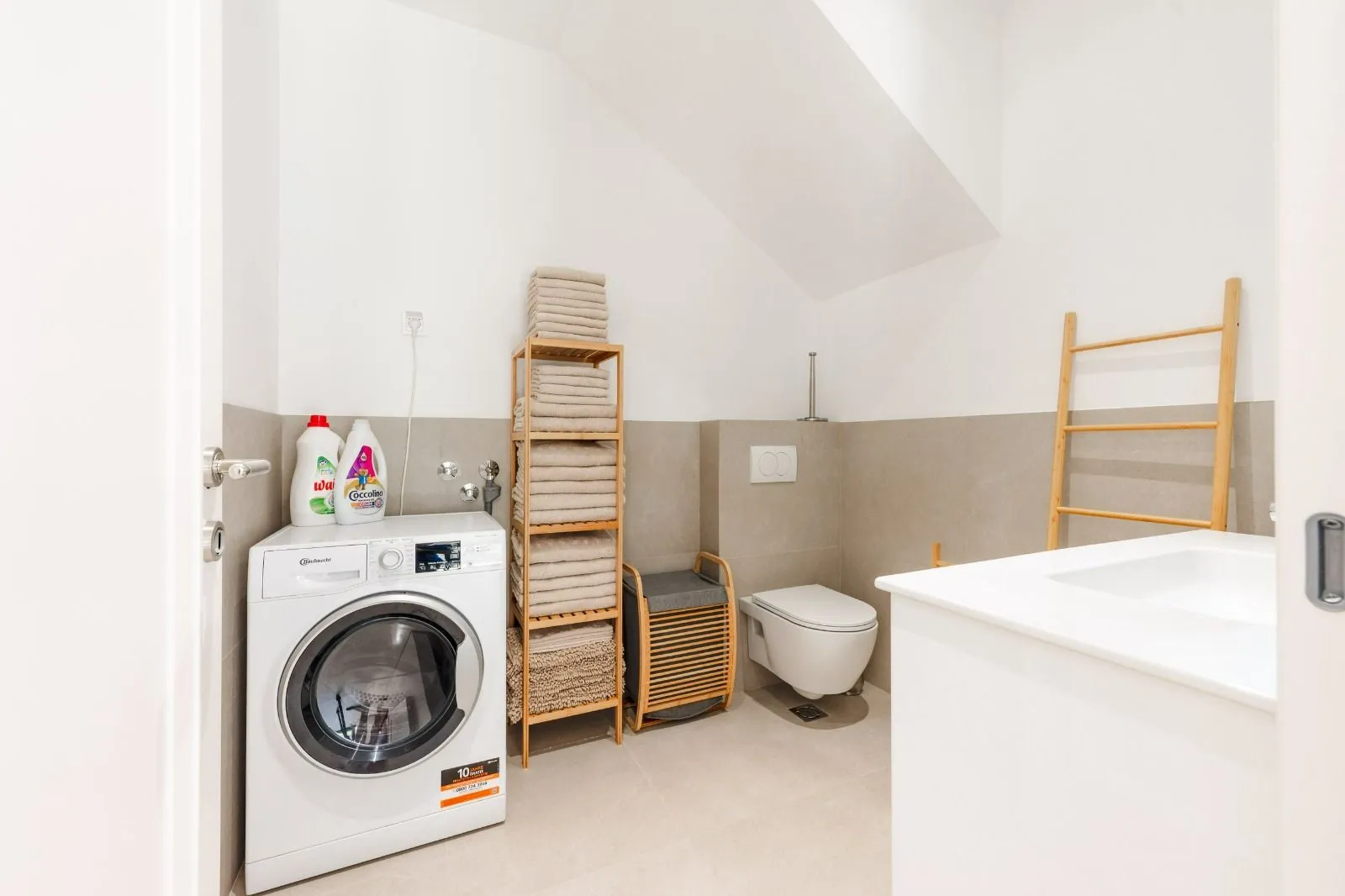 Izdavanje, kuća, 159m², Reževići, Budva