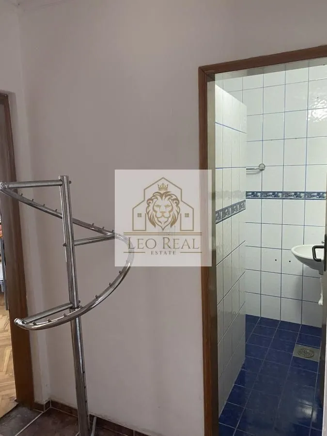 Izdavanje, kuća, 330m², Dobanovci, Surčin