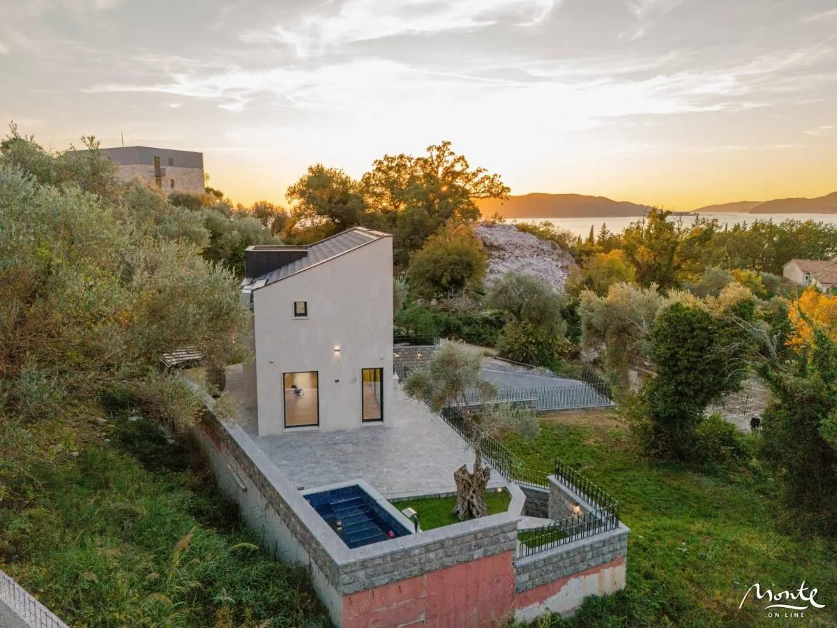 Sale, house, 240m², Kamenovo, Budva