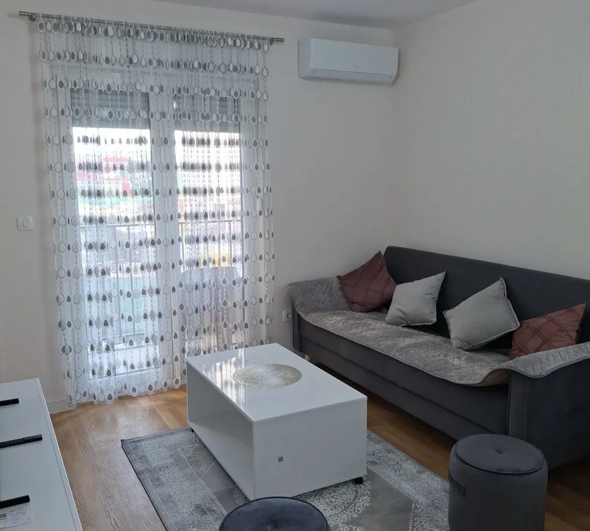 Rent, one bedroom apartment, 45m², Pobrežje, Podgorica