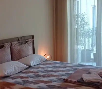 Izdavanje, dvosoban stan, 81m², Dobrota, Kotor - image 16