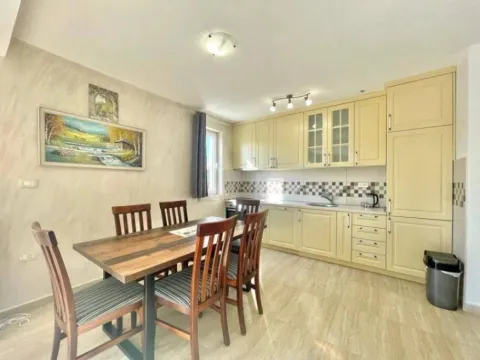 Izdavanje, kuća, 200m², Kotor, Crna Gora - image 6