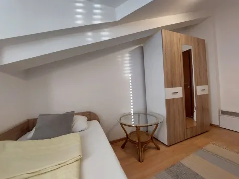 Izdavanje, dvosoban stan, 80m², Centar, Tivat - image 8