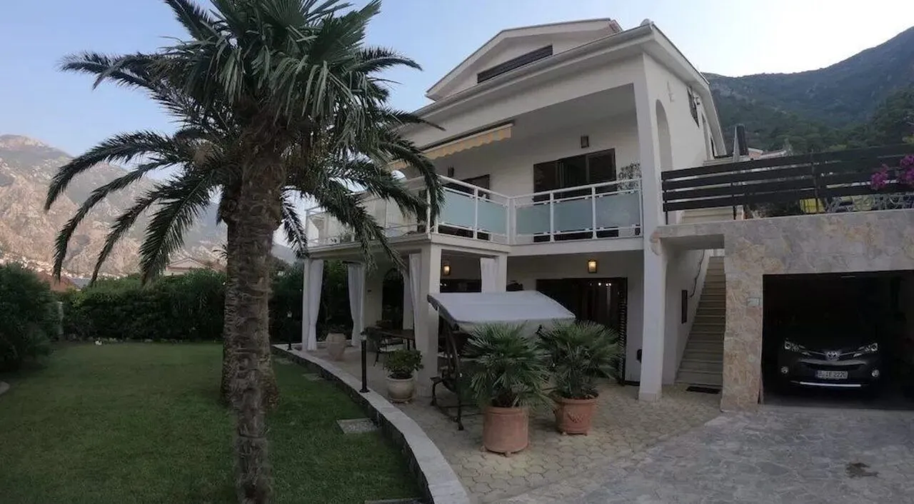 Prodaja, kuća, 240m², Prčanj, Kotor