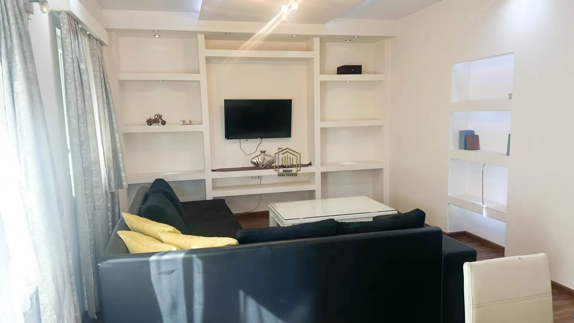 Izdavanje, dvosoban stan, 75m², Konik, Podgorica