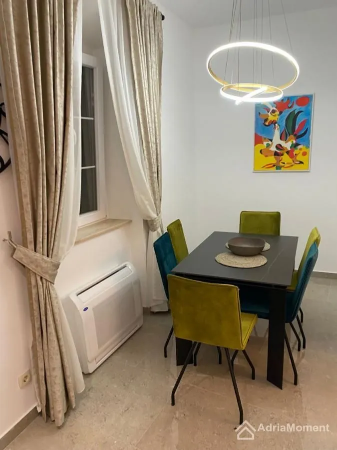 Prodaja, trosoban stan, 81m², Grad, Kotor