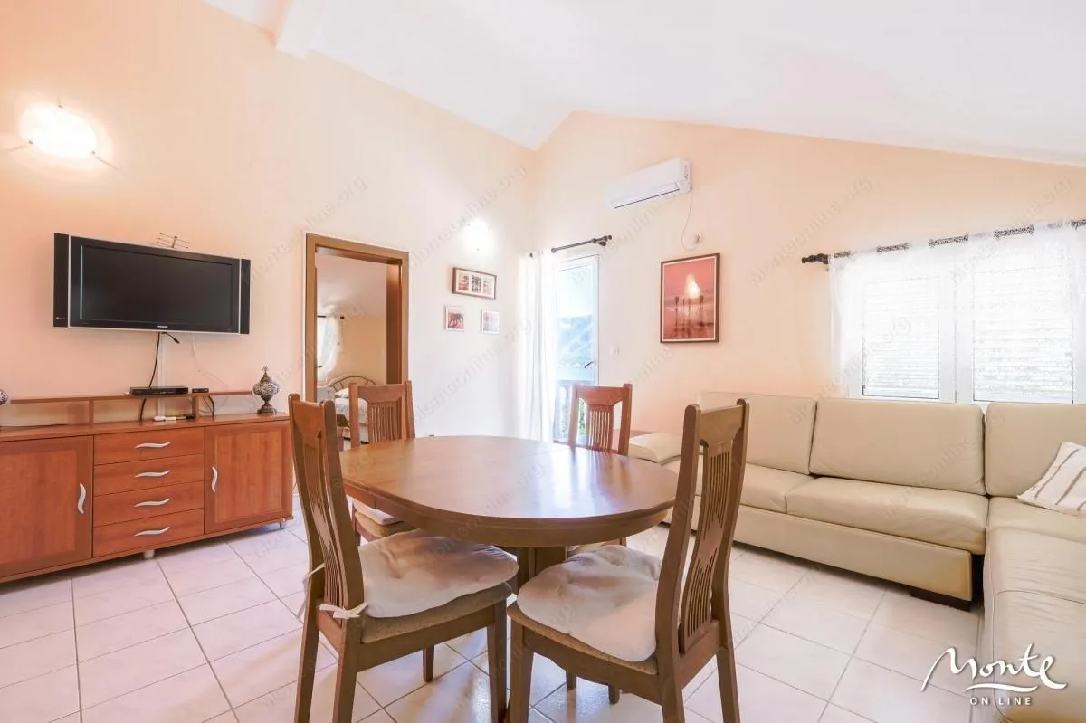Prodaja, dvosoban stan, 53m², Orahovac, Kotor