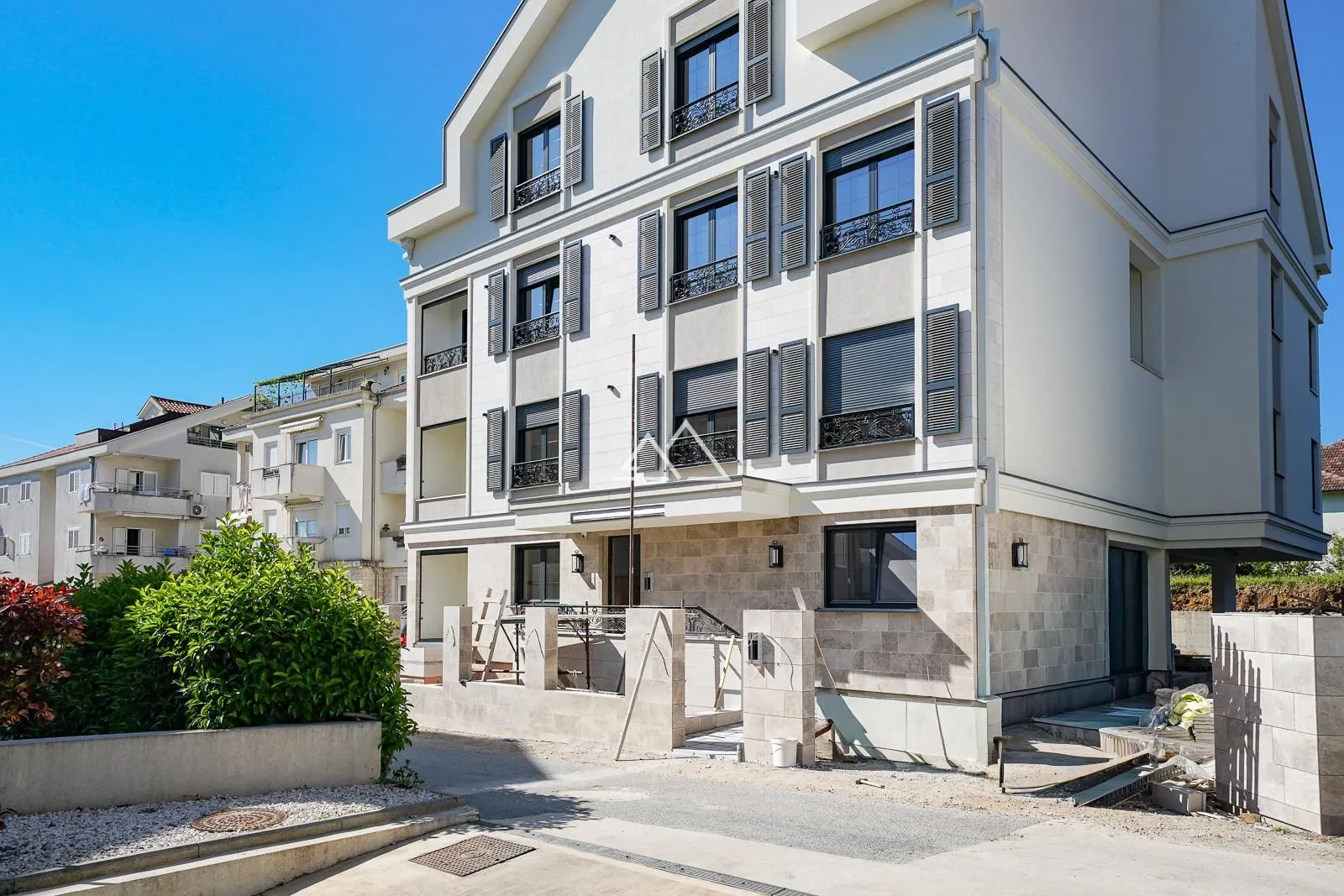 Prodaja, trosoban stan, 96m², Centar, Tivat