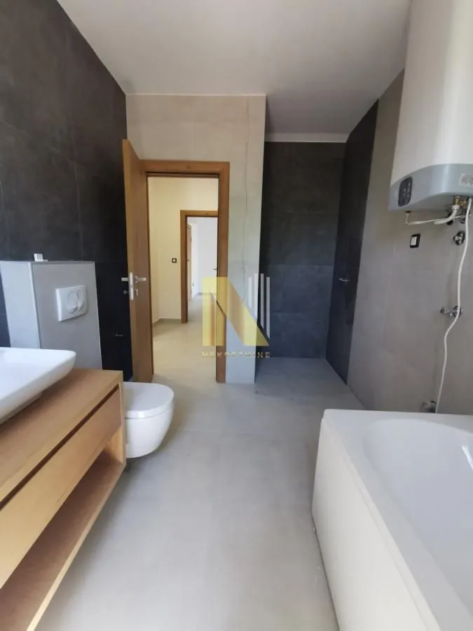 Prodaja, četvorosoban stan, 124m², Sremska Kamenica, Petrovaradin