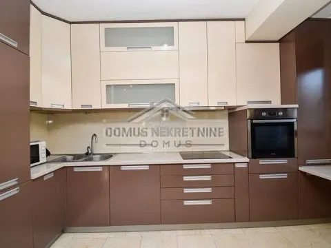 Izdavanje, dvosoban stan, 75m², Vezirov Most, Podgorica - image 5