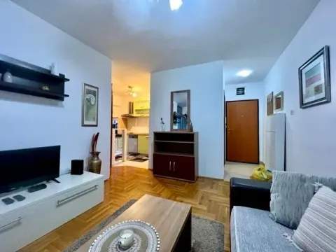 Rent, one bedroom apartment, 42m², City Kvart, Podgorica - image 5