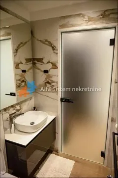 Izdavanje, trosoban stan, 74m², Stari Grad, Beograd - image 12